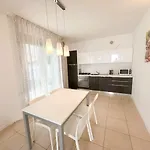 Renzo- Parcheggio E Giardino Privati A Pochi Passi Dal Mare *