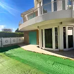 VILLA RENZO- PARCHEGGIO E GIARDINO PRIVATI a pochi passi dal mare