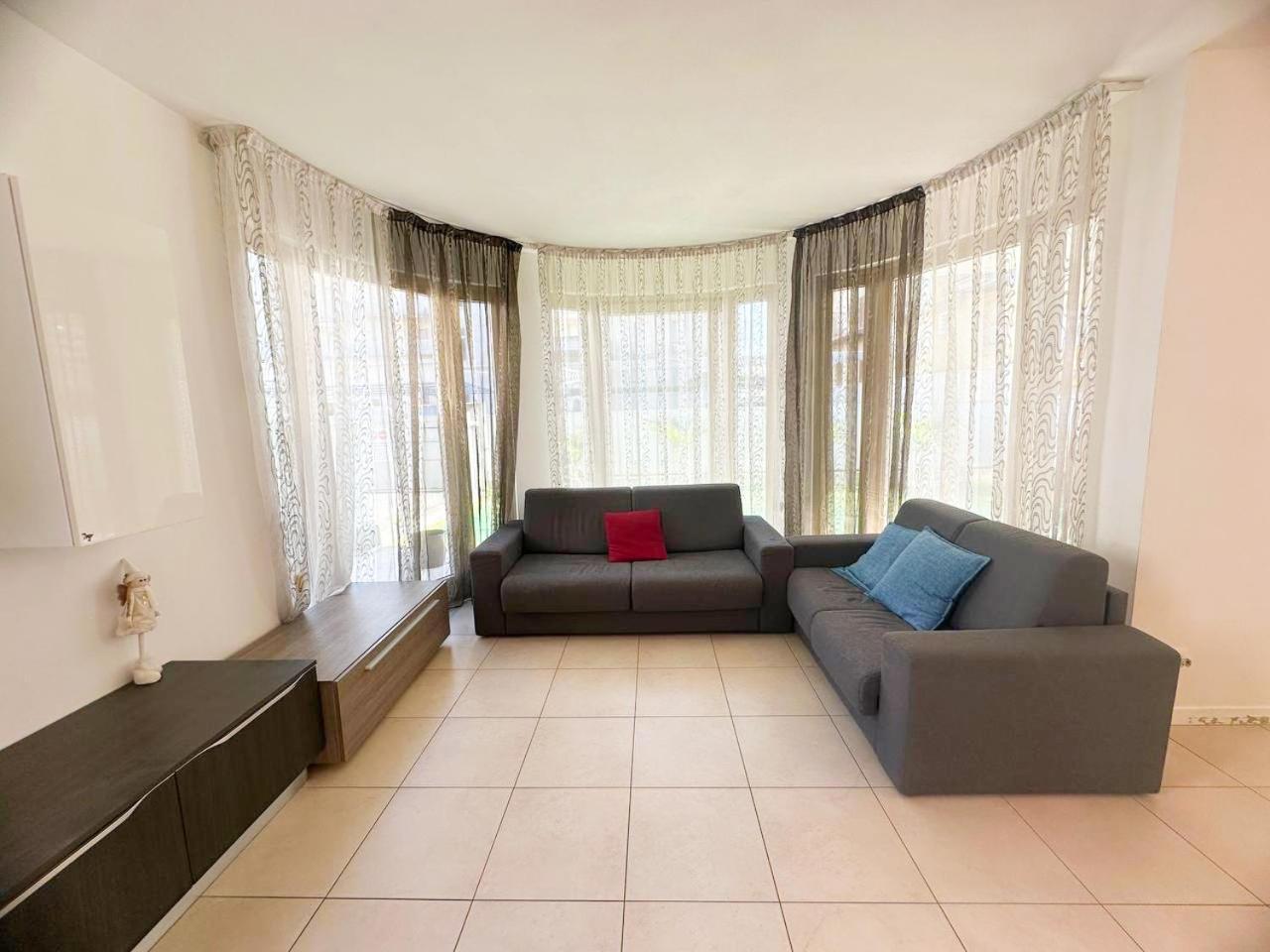 Renzo- Parcheggio E Giardino Privati A Pochi Passi Dal Mare *
