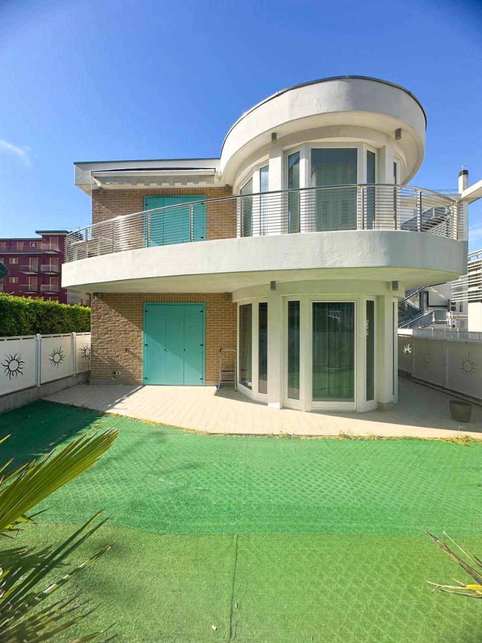 Renzo- Parcheggio E Giardino Privati A Pochi Passi Dal Mare Lido di Jesolo