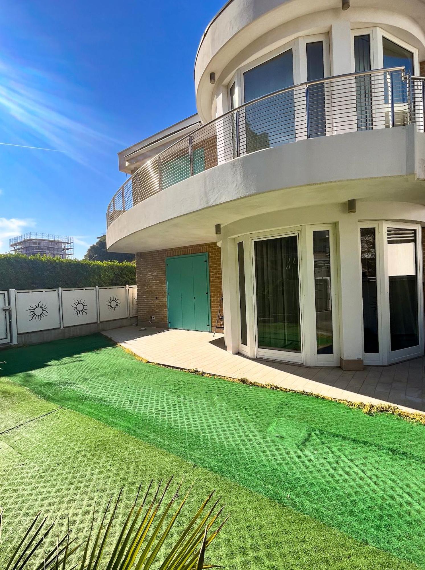 Renzo- Parcheggio E Giardino Privati A Pochi Passi Dal Mare *